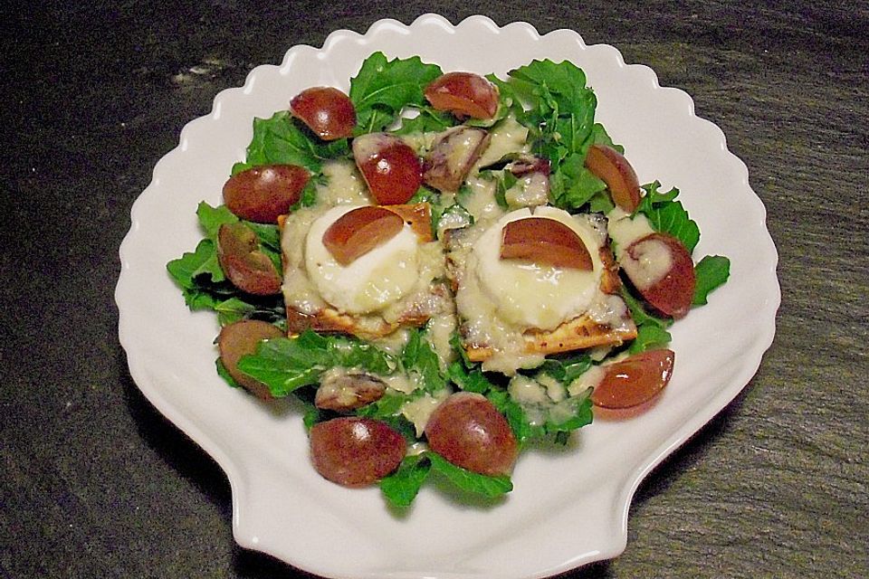 Trauben - Rucola Salat mit überbackenem Ziegenkäsebaguette