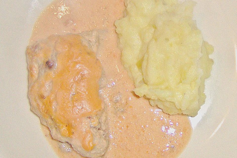 Schnitzelpfanne mit pikanter Sauce