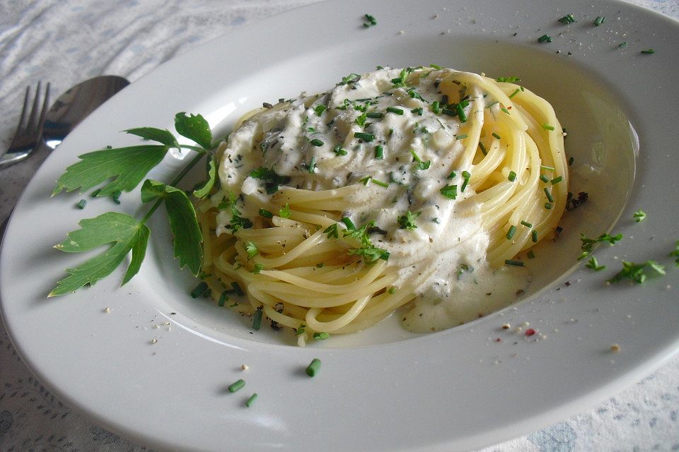 Spaghetti mit Kräuter - Schmand - Sauce