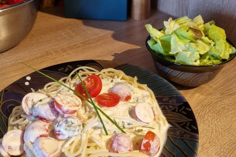 Spaghetti mit Kräuter - Schmand - Sauce