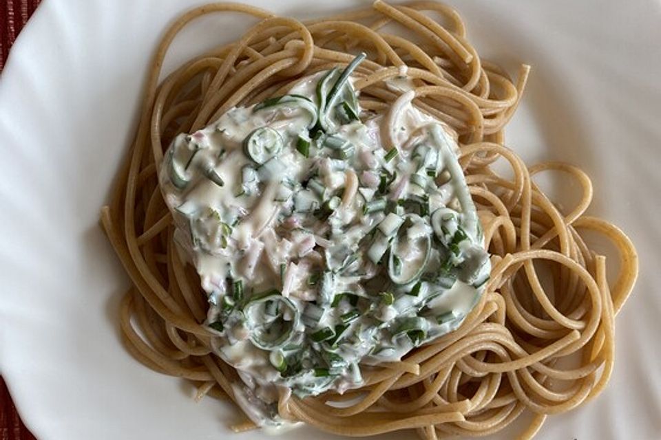 Spaghetti mit Kräuter - Schmand - Sauce