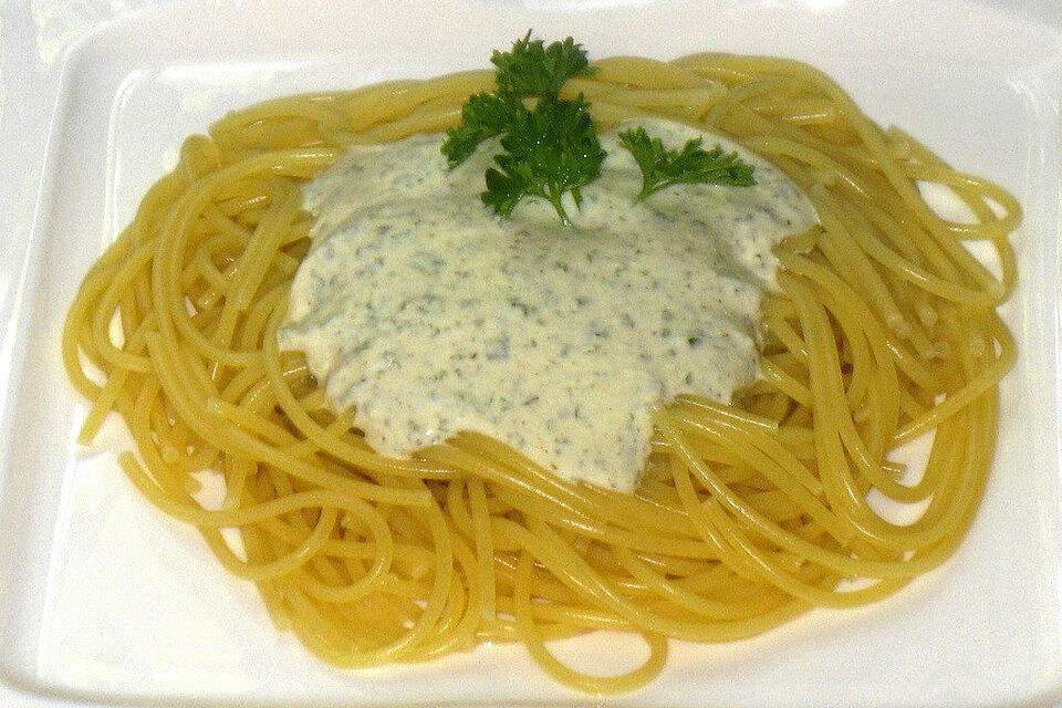 Spaghetti mit Kräuter - Schmand - Sauce
