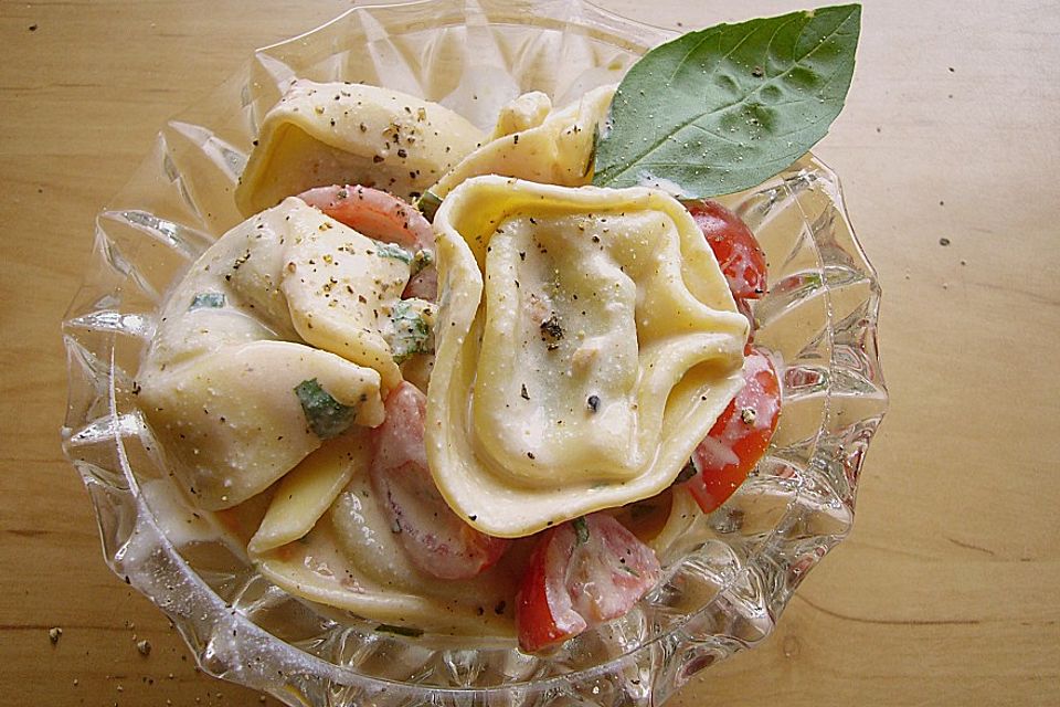 Italienischer Tortellinisalat mit Ricottacreme