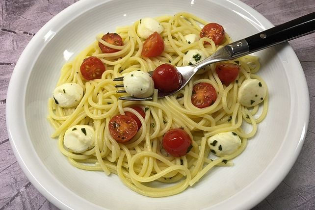 Spaghetti mit Tomaten - Mozzarella von black_mamba84| Chefkoch