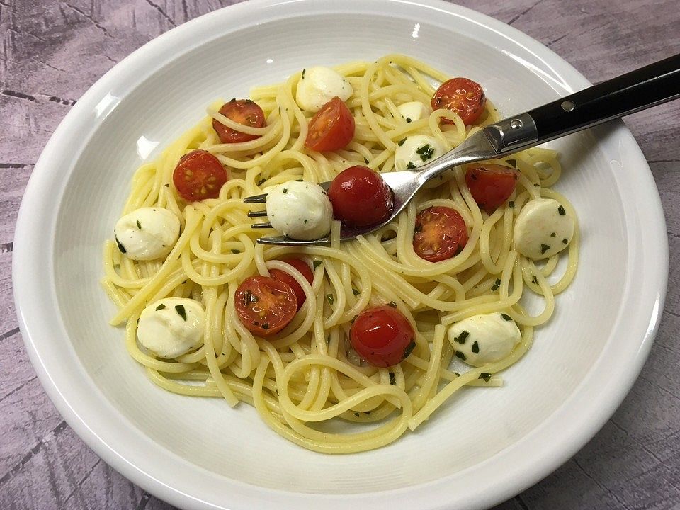 Spaghetti mit Tomaten - Mozzarella von black_mamba84| Chefkoch