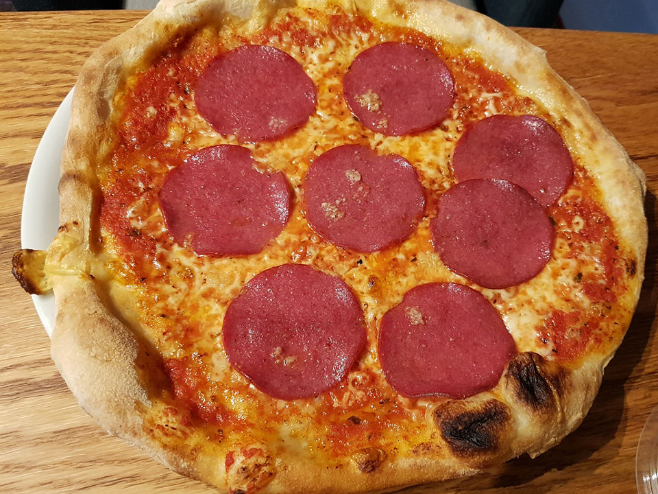 Pizza Salami mit Knoblauch von Micha_Chefkoch | Chefkoch