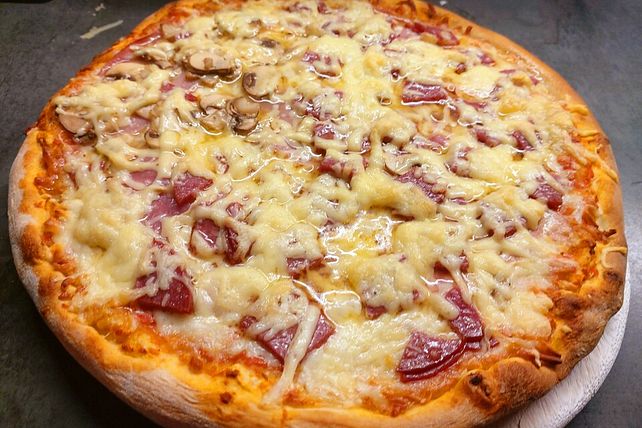 Pizza Salami mit Knoblauch von Micha_Chefkoch| Chefkoch