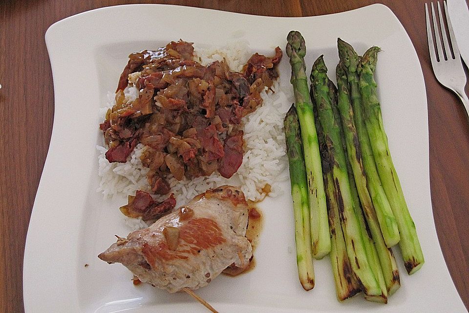 Gebratener grüner Spargel mit Schweinefleisch - Röllchen Gebratener grüner Spargel mit Schweinefleisch - Röllchen