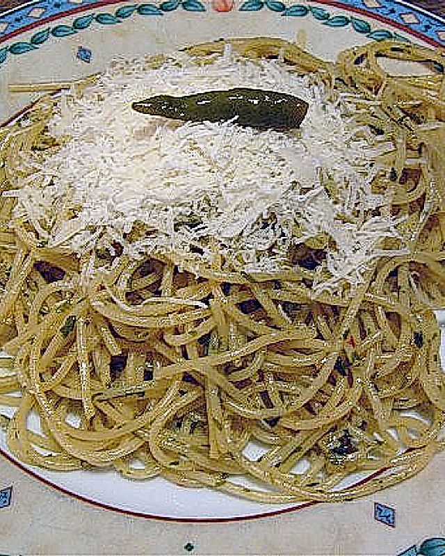 Spaghetti mit Knoblauch, Öl und Pfefferschote