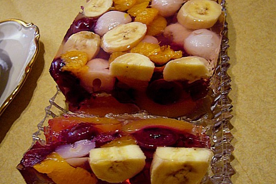 Fruchtsülze mit Quarksauce