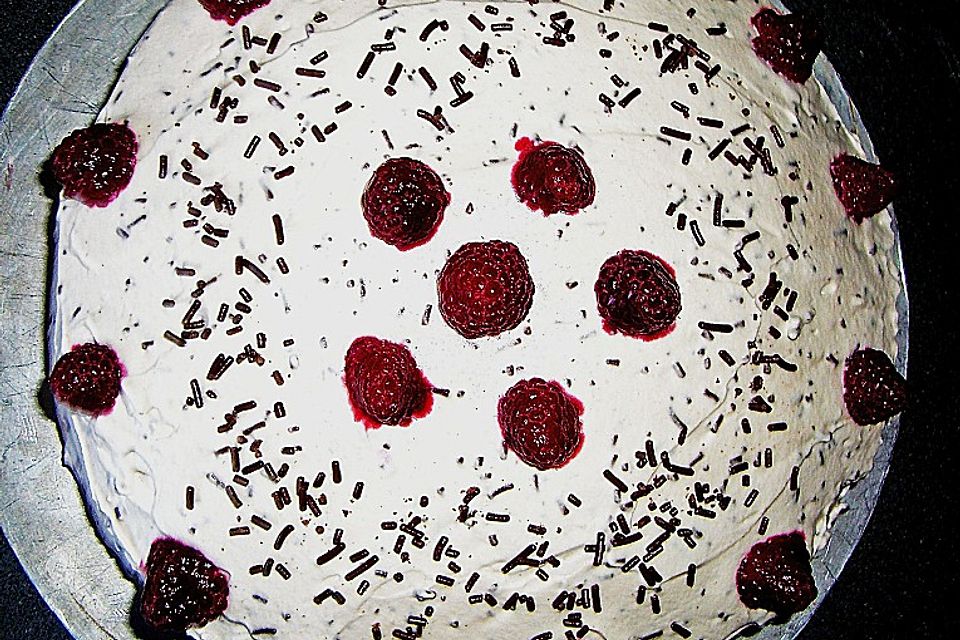 Brombeer - Stracciatella - Torte