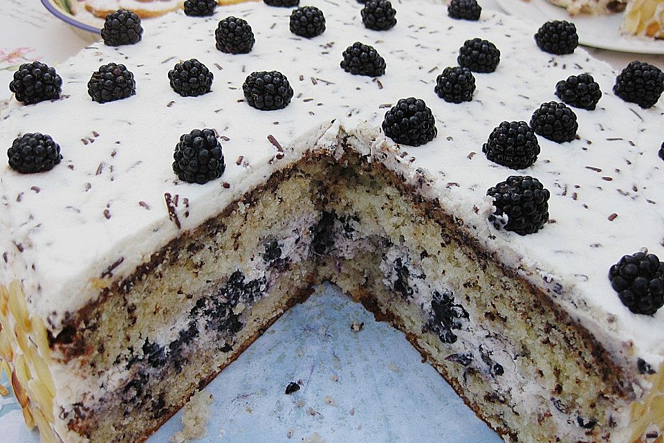 Brombeer - Stracciatella - Torte