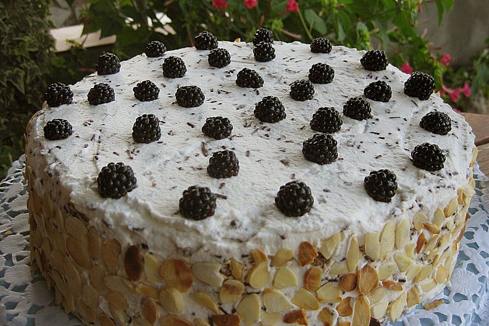 Brombeer - Stracciatella - Torte