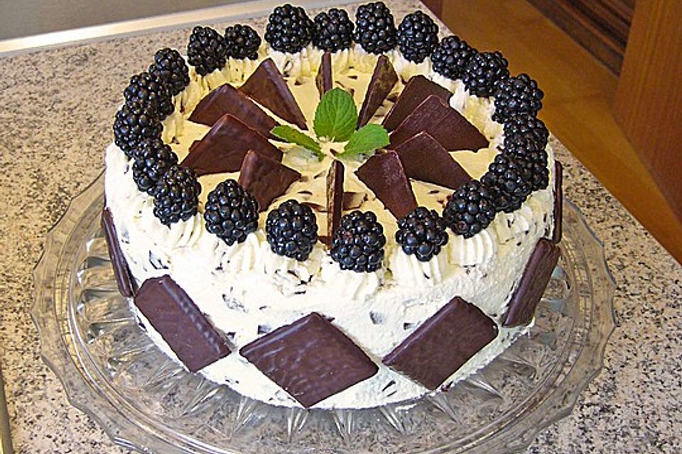 Brombeer - Stracciatella - Torte