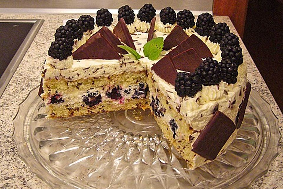 Brombeer - Stracciatella - Torte