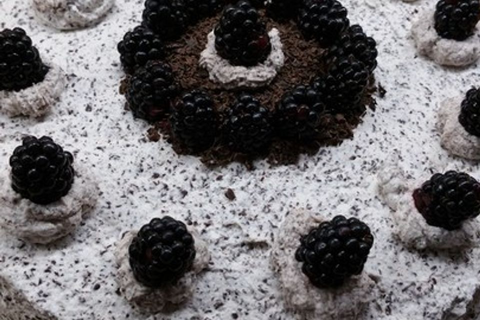 Brombeer - Stracciatella - Torte