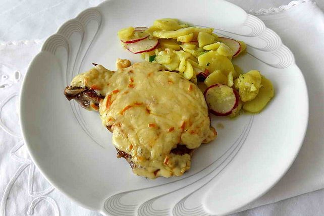 Koteletts mit Käse überbacken von bruzelinchen| Chefkoch
