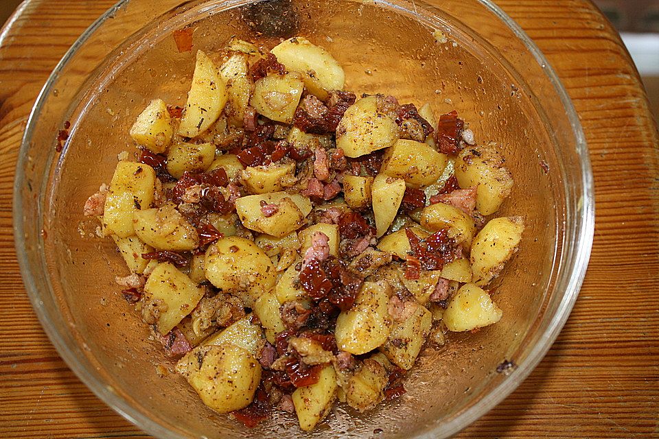 Italienischer Kartoffelsalat mit getrockneten Tomaten