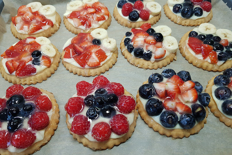 Erdbeertörtchen mit Vanillecreme