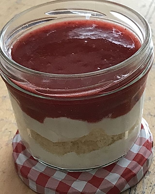 Joghurtcreme mit Erdbeerpüree