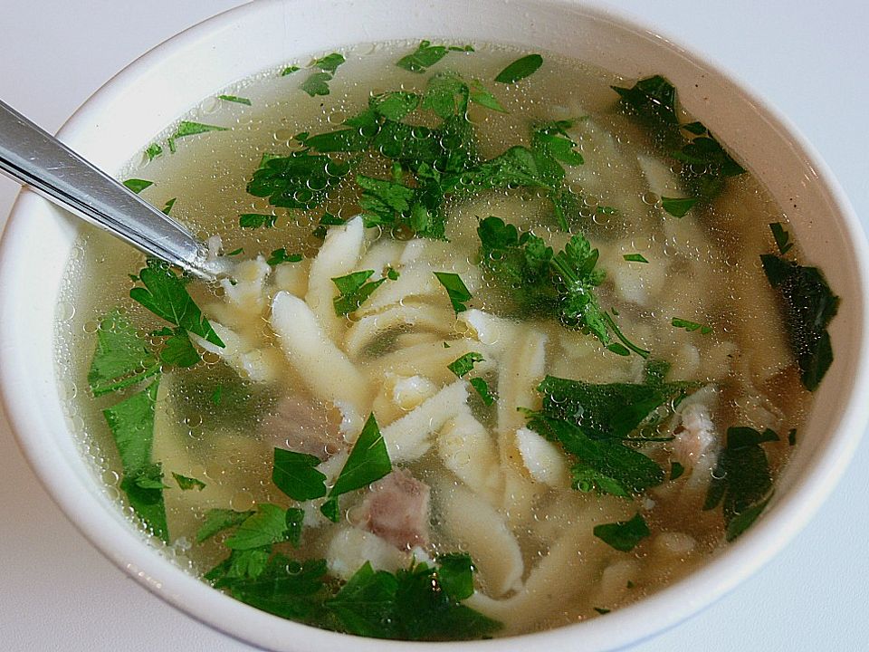 Hühnersuppe mit geriebener Pasta| Chefkoch