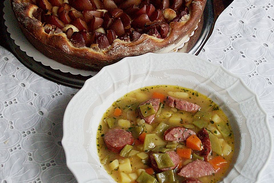 Grüne Bohnensuppe mit Zwetschgenkuchen