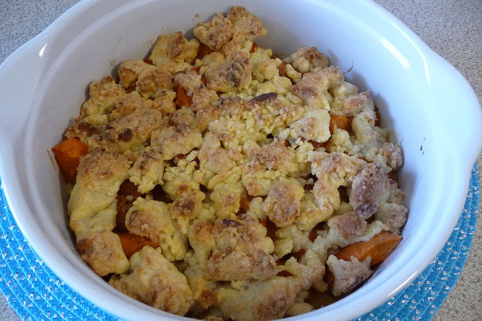 Beschwipstes Aprikosen - Crumble mit Marzipan