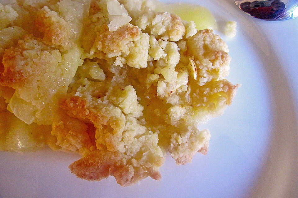 Beschwipstes Aprikosen - Crumble mit Marzipan