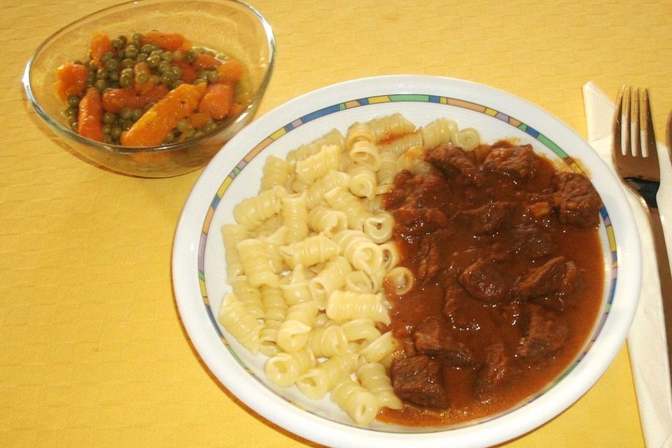 Rindergulasch mit Nudeln