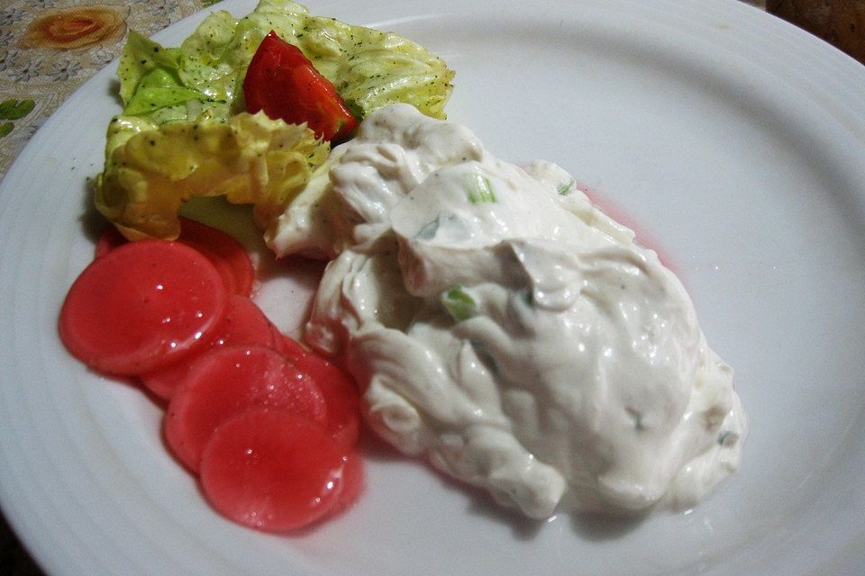 Frühlingsquark mit Lauchzwiebeln und Radieschen