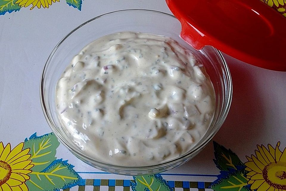 Frühlingsquark mit Lauchzwiebeln und Radieschen