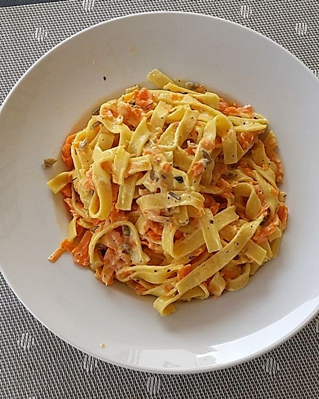Möhren - Spaghetti mit kerniger Soße