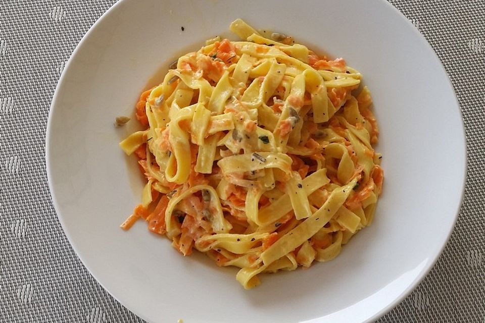 Möhren - Spaghetti mit kerniger Soße