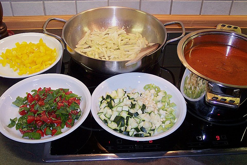 Mediterrane Spaghetti mit Fenchel