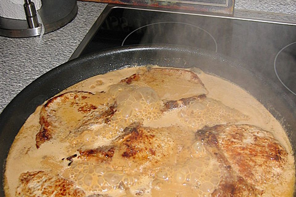 Kotelett in Champignon - Sahnesauce