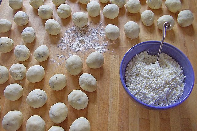 Zwetschgenknödel aus Quarkteig von Windlerche| Chefkoch