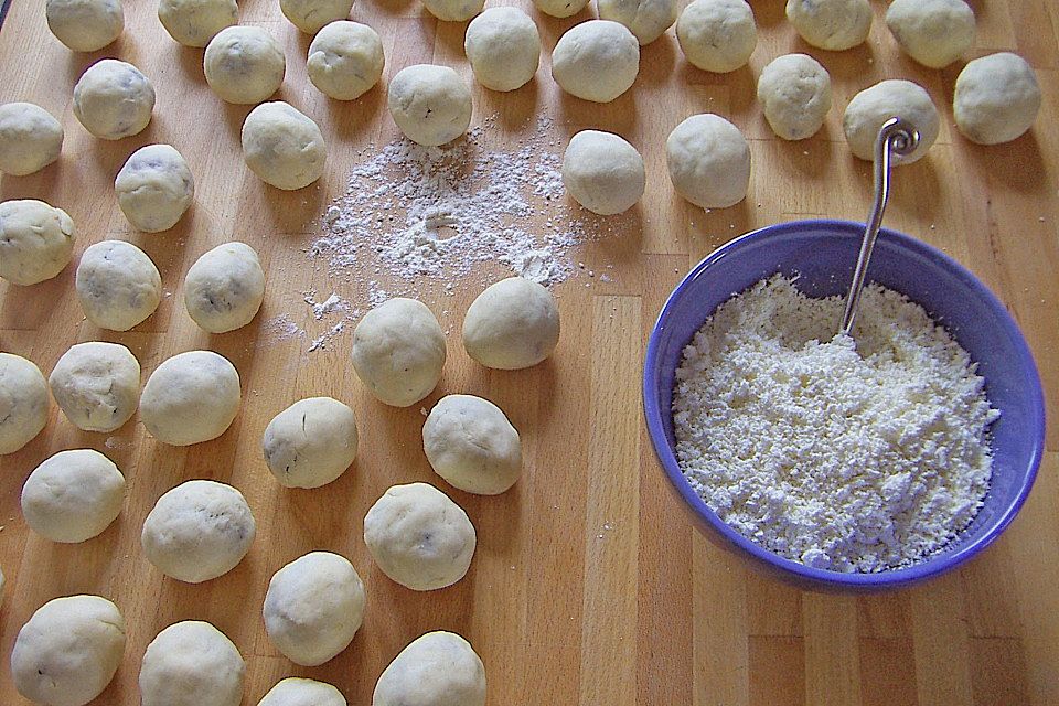 Zwetschgenknödel aus Quarkteig