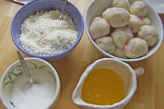 Zwetschgenknödel aus Quarkteig von Windlerche| Chefkoch