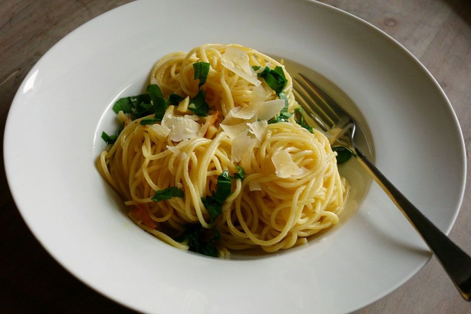 Knoblauch - Öl Sauce zu Spaghetti