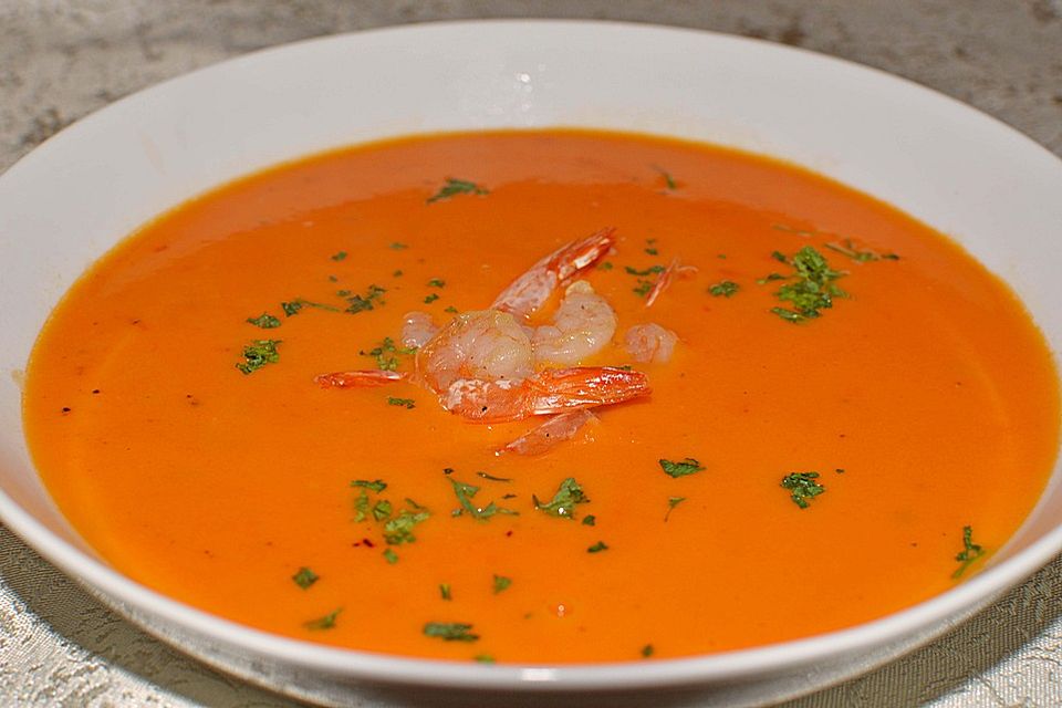 Tomaten - Kokos - Suppe mit Garnelen