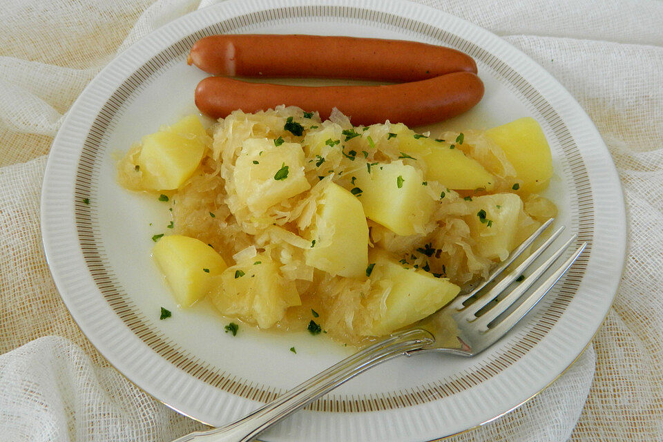 Wiener Würstchen mit Krautkartoffeln