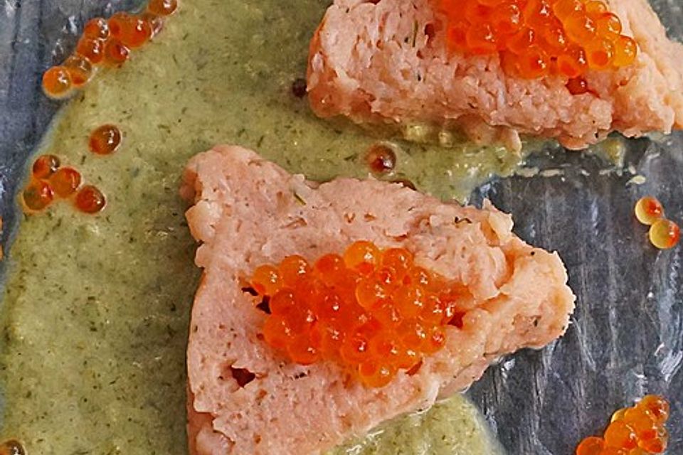 Räucherfischpastete mit Kaviar von der Lachsforelle Räucherfischpastete mit Kaviar von der Lachsforelle