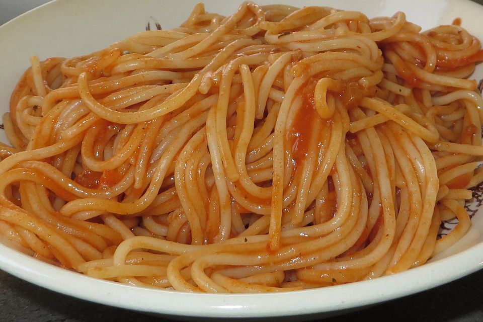 Spaghetti mit italienischer Tomatensauce