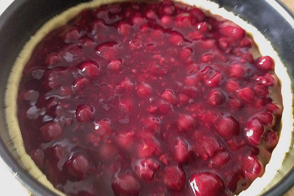 Kirsch-Himbeer-Kuchen mit Kokosstreuseln