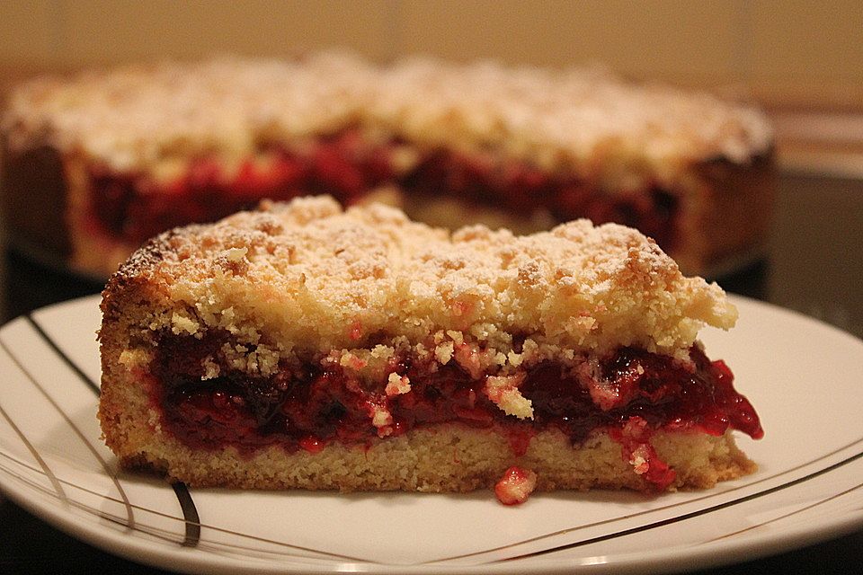 Kirsch-Himbeer-Kuchen mit Kokosstreuseln