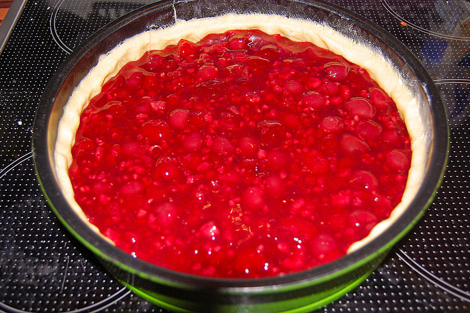 Kirsch-Himbeer-Kuchen mit Kokosstreuseln