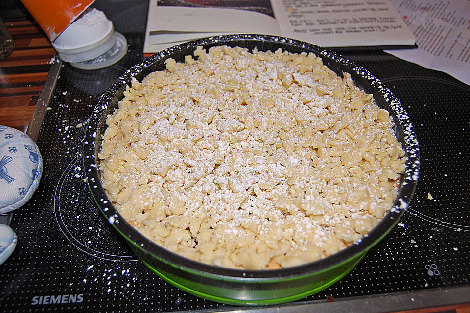 Kirsch-Himbeer-Kuchen mit Kokosstreuseln