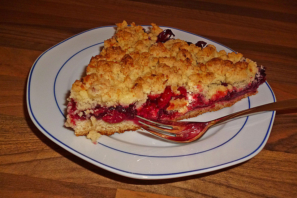 Kirsch-Himbeer-Kuchen mit Kokosstreuseln