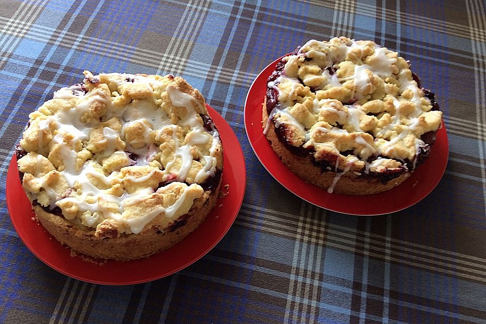 Kirsch-Himbeer-Kuchen mit Kokosstreuseln