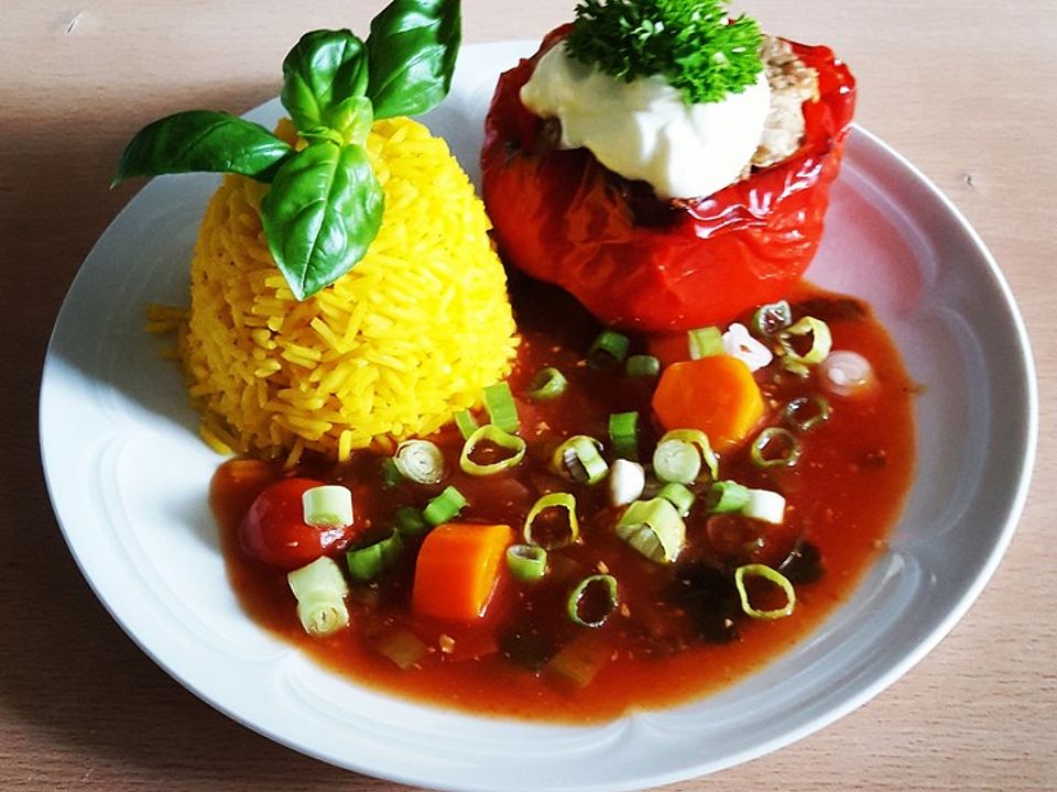Gefüllte Paprikaschoten mit Tomatensauce (ungarisches Rezept!) von ...